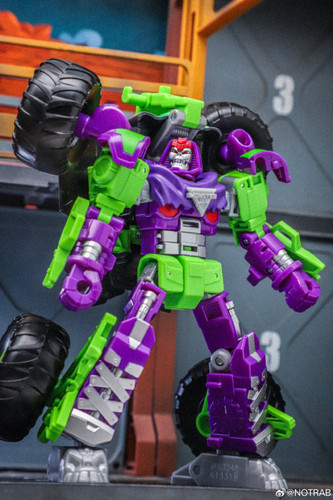 Transformers Collaborative Monster Jam Grave Digger 02