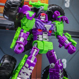 Transformers Collaborative Monster Jam Grave Digger 02