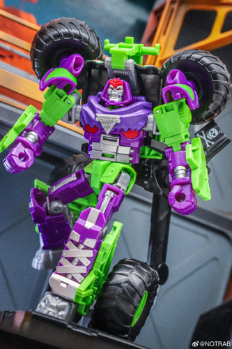 Transformers Collaborative Monster Jam Grave Digger 11