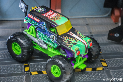 Transformers Collaborative Monster Jam Grave Digger 12