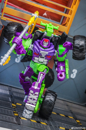 Transformers Collaborative Monster Jam Grave Digger 09