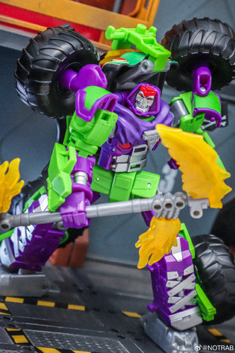 Transformers Collaborative Monster Jam Grave Digger 07