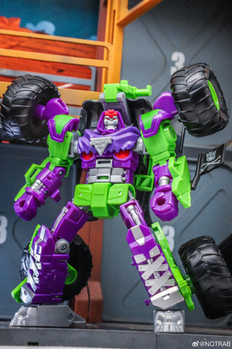 Transformers Collaborative Monster Jam Grave Digger 01