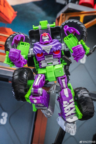 Transformers Collaborative Monster Jam Grave Digger 03