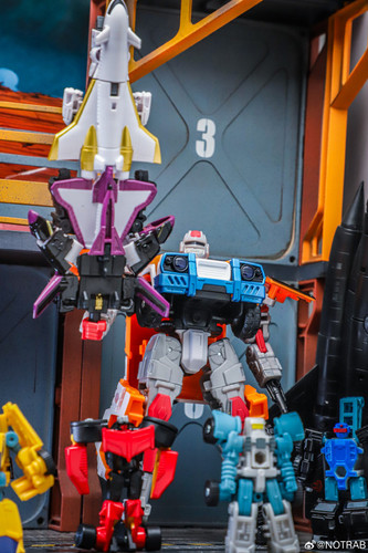Age of the Primes Powerlinx Red Alert and 8 Mini Con Pack 02.jpg