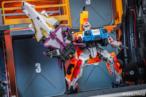 Age of the Primes Powerlinx Red Alert and 8 Mini Con Pack 03.jpg