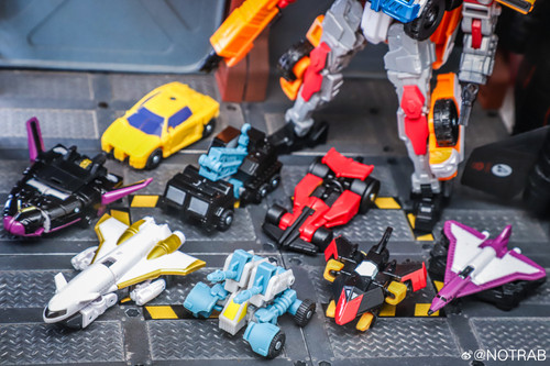 Age of the Primes Powerlinx Red Alert and 8 Mini Con Pack 05.jpg