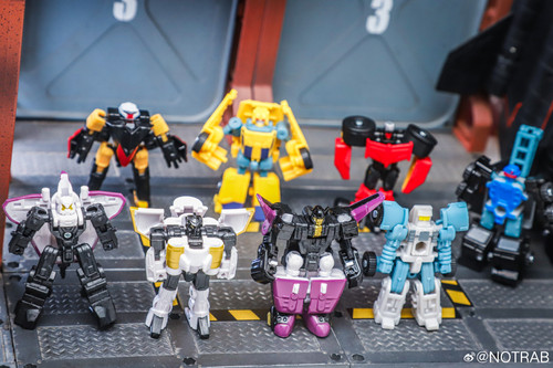 Age of the Primes Powerlinx Red Alert and 8 Mini Con Pack 17