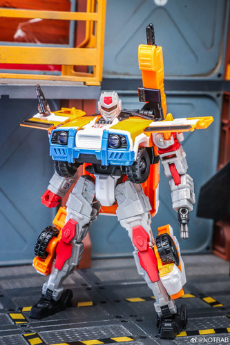 Age of the Primes Powerlinx Red Alert and 8 Mini Con Pack 07.jpg