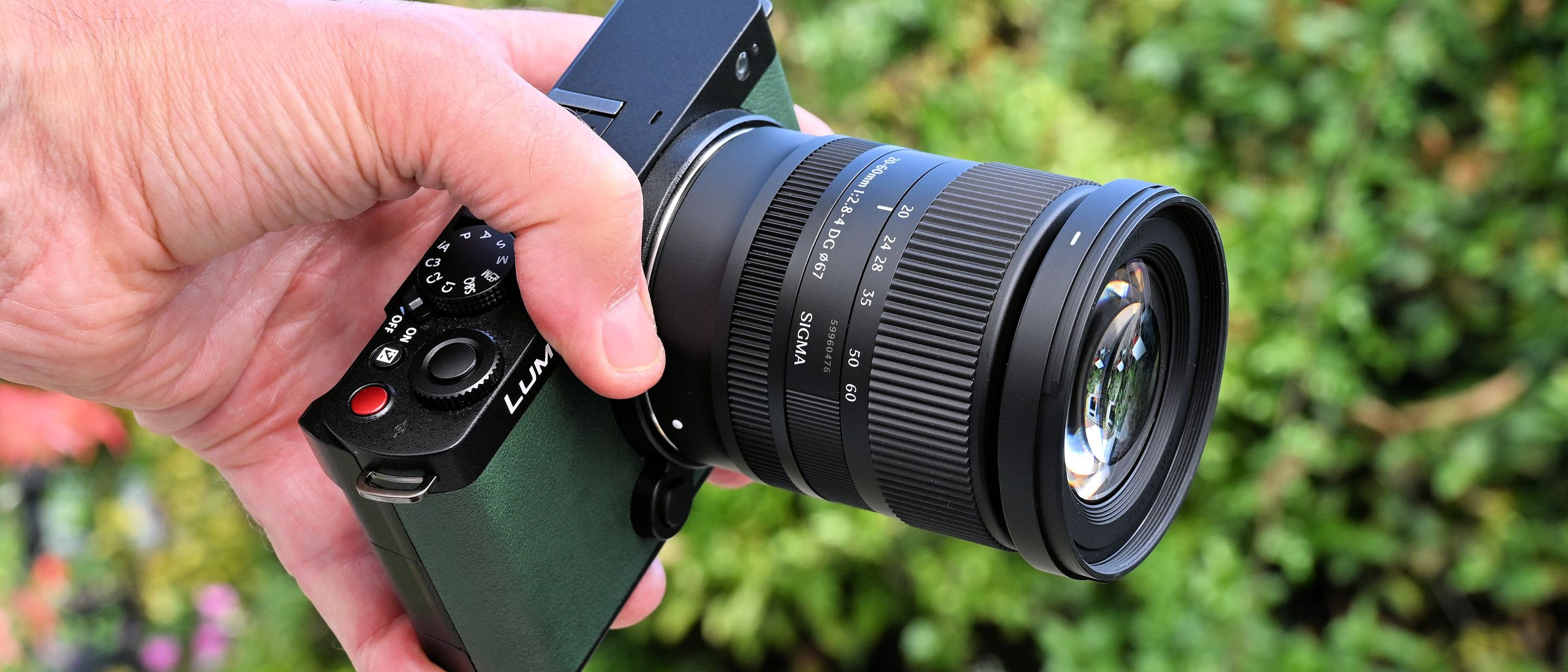 Review Sigma 20-60mm f/2.8-4 DG C: Lens zoom đa năng