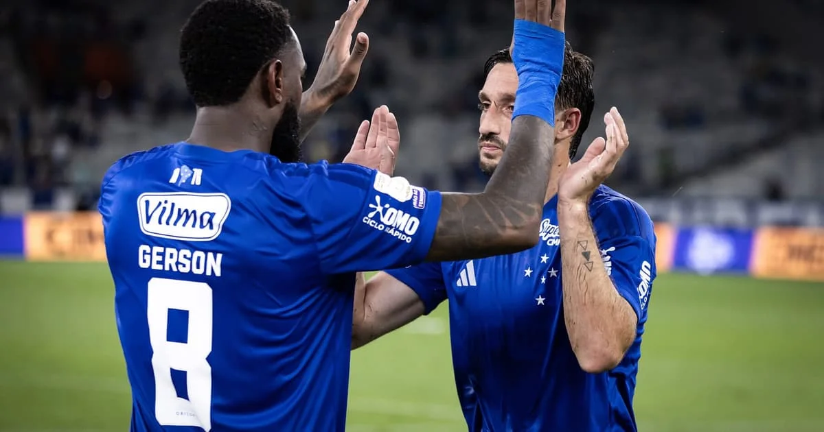 Matías Viña brilha na vitória do Cruzeiro e acirra disputa por vaga na lateral esquerda