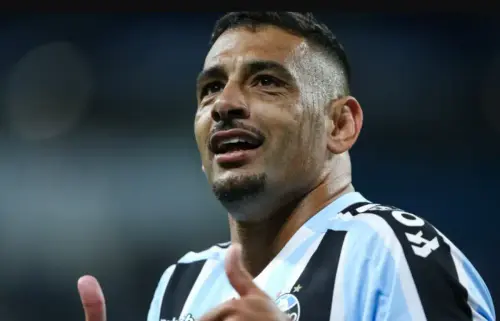 CBF suspende registro de Diego Souza após suspeita de licença falsa