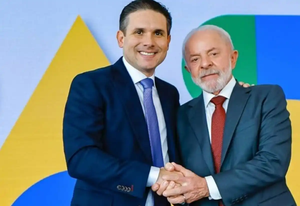 Lula contabiliza apoio de Hugo Motta e fragiliza a frente de Flávio Bolsonaro