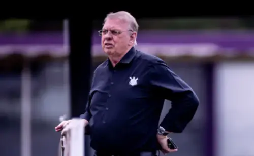 Corinthians regulariza salários, mas vive crise de sete derrotas