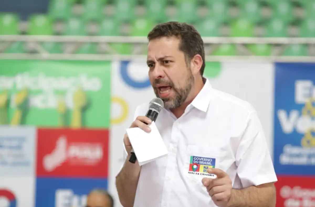 "Os fascistas estão atiçados": Guilherme Boulos denuncia ameaça de morte por e-mail com inspiração neonazista