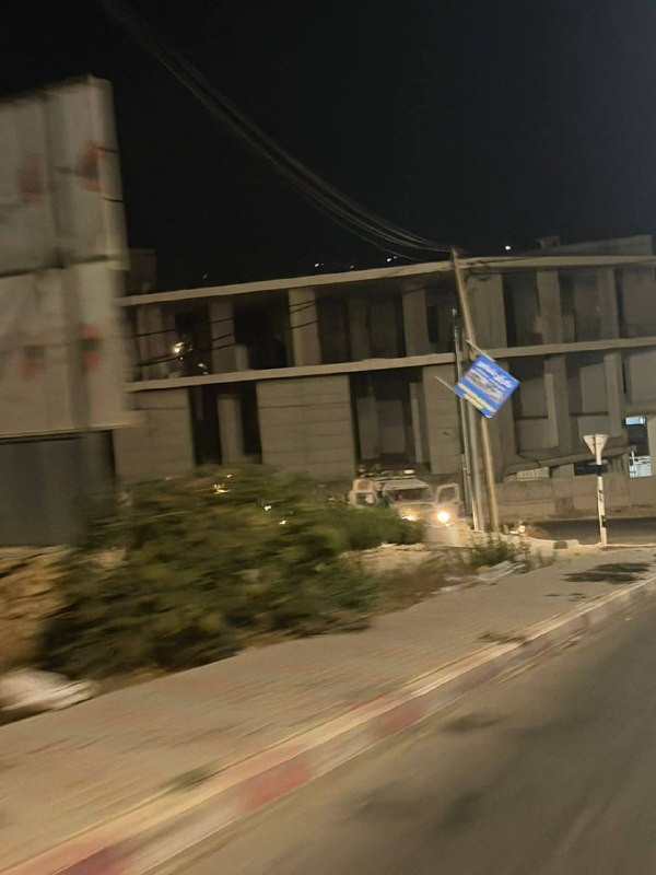 صورة | قوات الاحتلال تقتحم محيط محطة الخواجا في بلدة بيتونيا، غرب رام الله وتنصب حاجزًا وتعترض حركة المركبات....