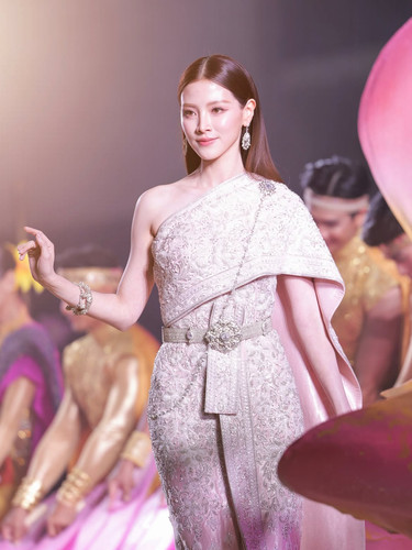 สีสรรค์ไทย @baifernbah.jpg
