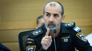 رفض مفوض شرطة الاحتلال الإسرائيلية توجيهات وزير الأمن القومي إيتمار بن غفير، وأصدر قرارًا بوقف جميع عمليات التنسيق مع الجيش الإسرائيلي المتعلقة بصلاحي...