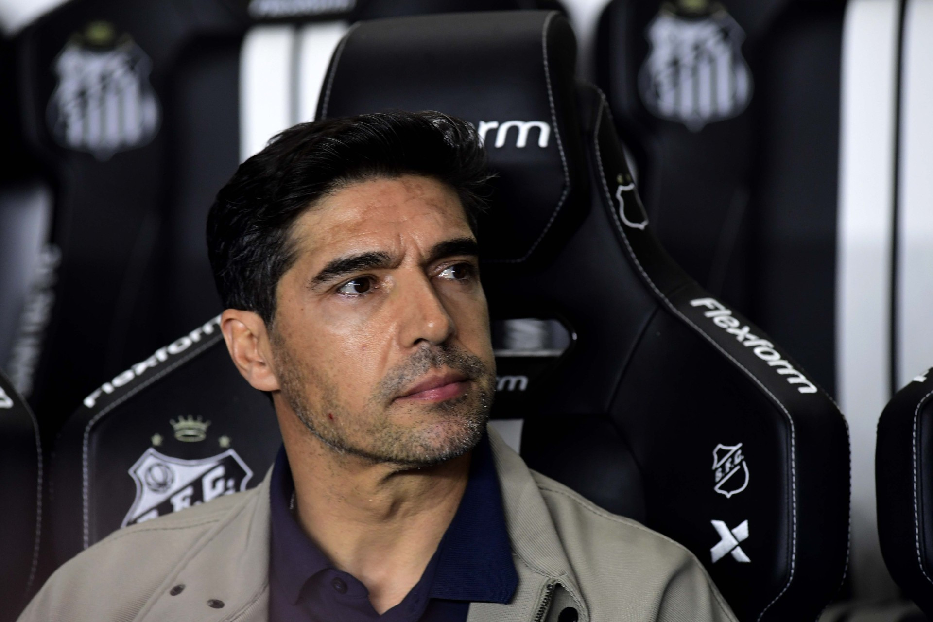 Abel Ferreira destaca equilíbrio tático como chave para sucesso nas três frentes do Palmeiras
