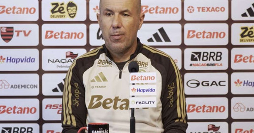 985383738 leonardo jardim em coletiva.jpg