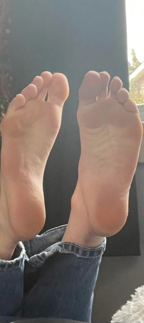 my feet are just to hard to resist v0 cc67kvmy9i3e1