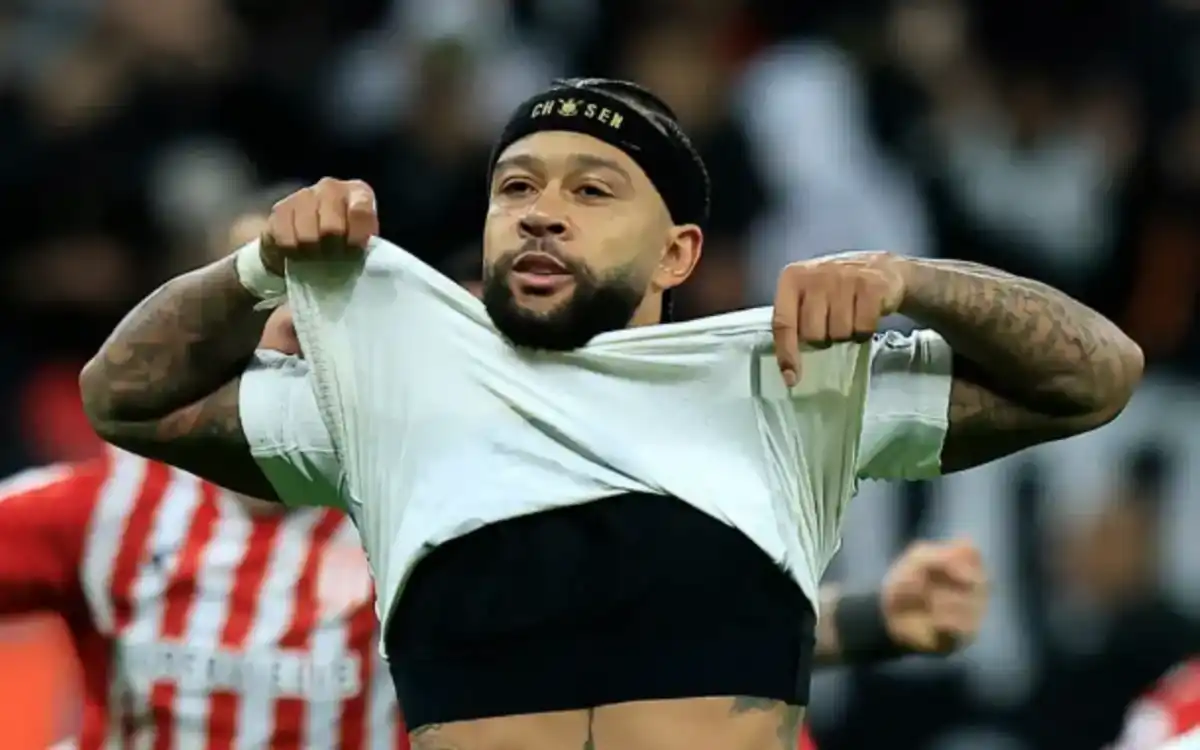 Memphis Depay se torna alvo da insatisfação da torcida após derrota do Corinthians na Libertadores