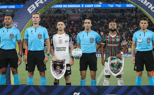 Corinthians enfrenta Fluminense sob pressão enquanto Diniz tenta resgatar confiança