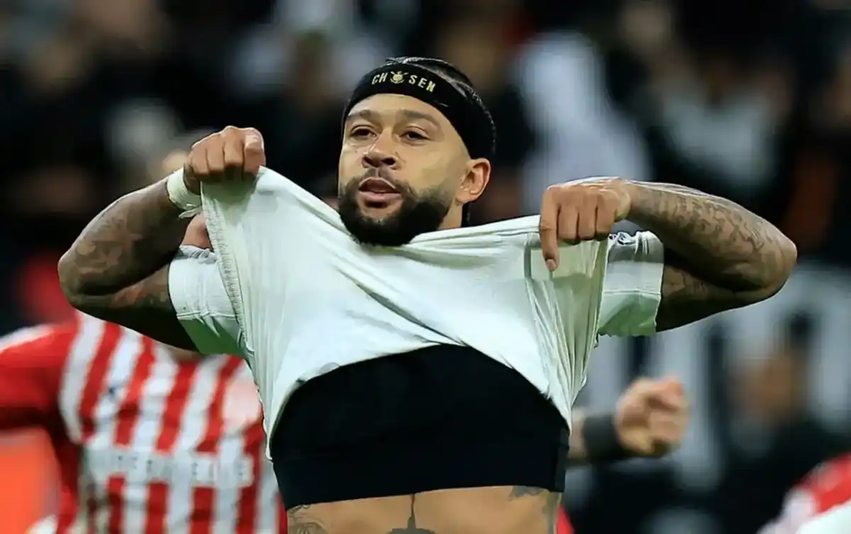 Memphis Depay lamenta eliminação e promete redobrada dedicação pelo Corinthians após