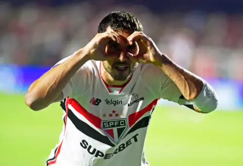 Calleri busca reação no São Paulo contra o Internacional após seis jogos sem marcar no Brasileirão