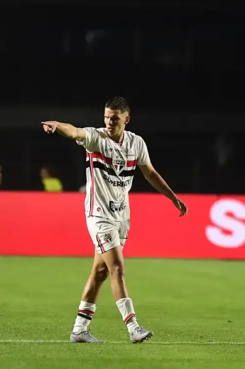 MUDANÇA NA ESCALAÇÃO! São Paulo se prepara para duelo quente contra o Boca em la Bombonera