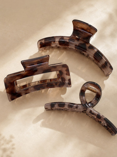hair clip image 01 1500x2000.jpg