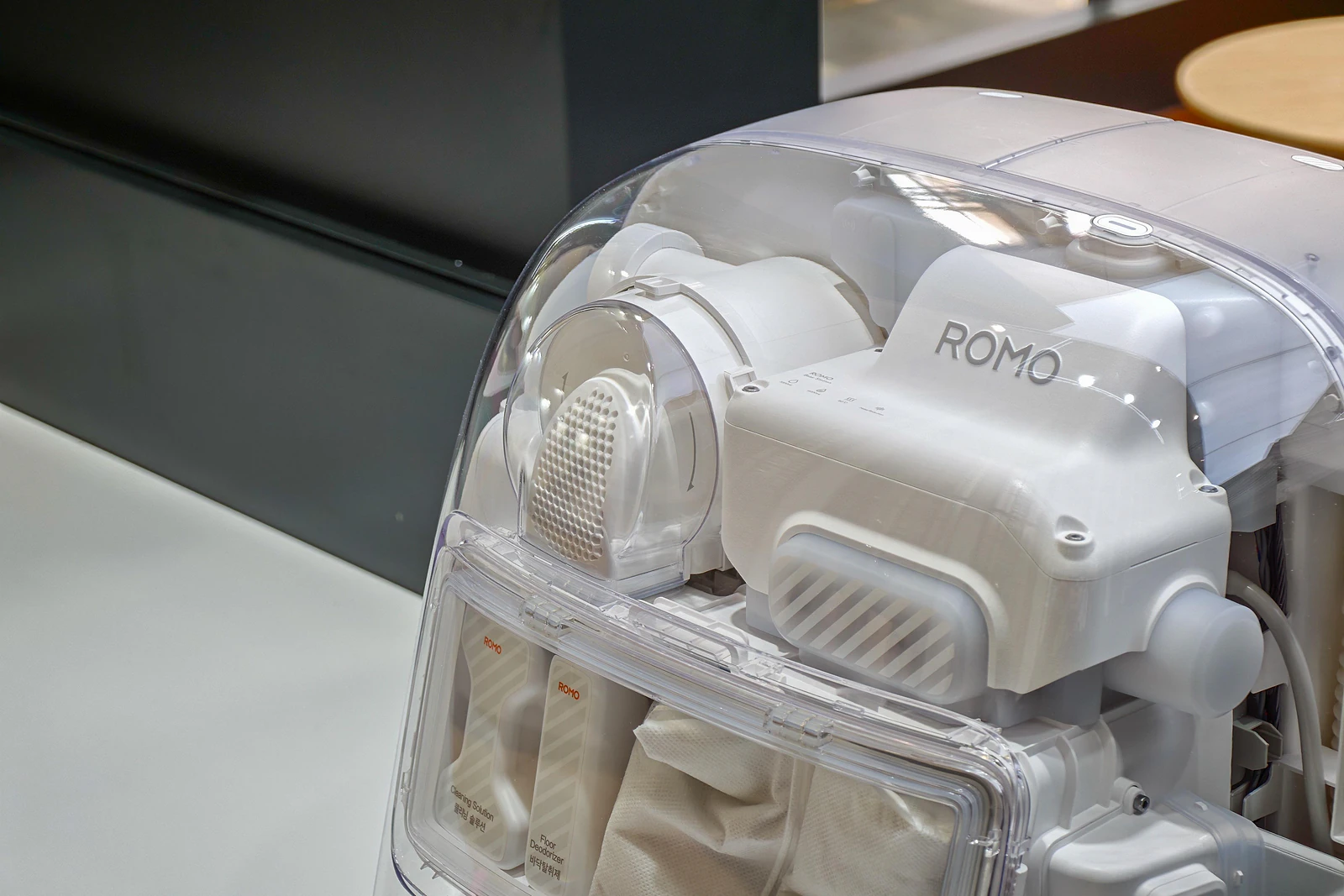 DJI Romo 2: Robot hút bụi leo bậc, hút mạnh mẽ và bảo mật tối đa - Hình 5