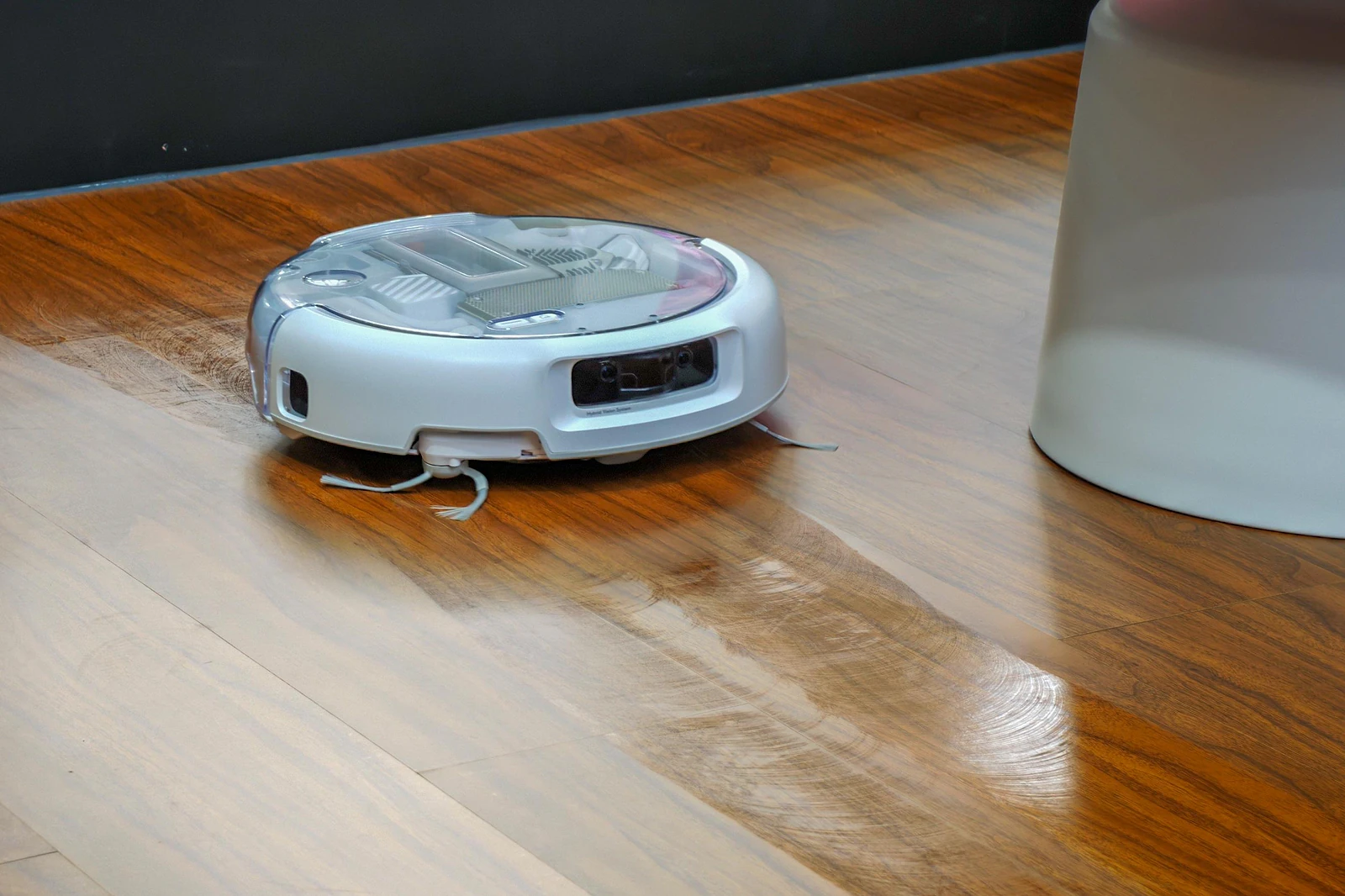 DJI Romo 2: Robot hút bụi leo bậc, hút mạnh mẽ và bảo mật tối đa - Hình 2