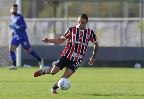 Maik embarca para a Eslováquia e busca revitalização no MFK Dukla até 2027
