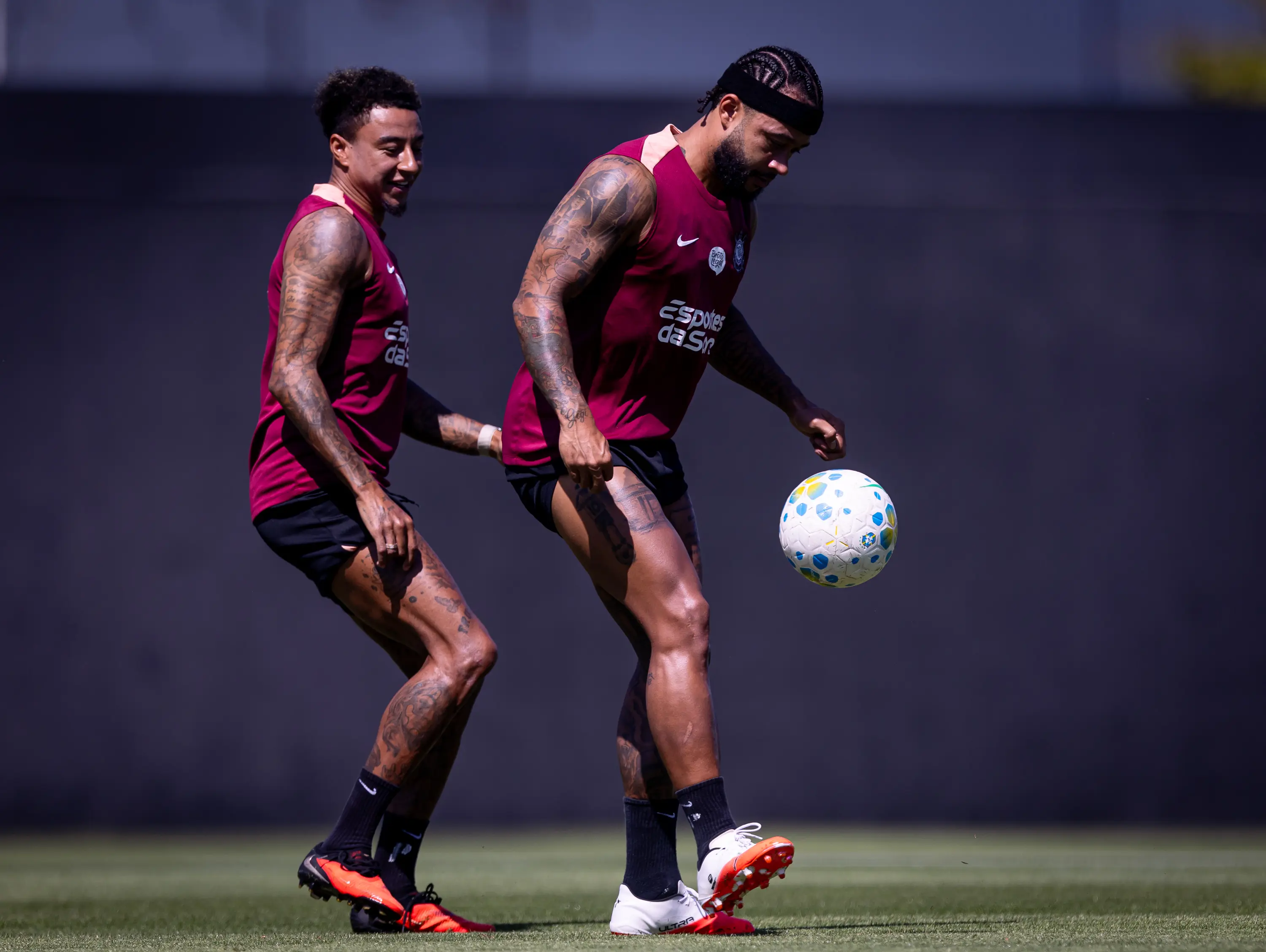 DINIZ PRESSIONADO! Diniz ajusta equipe com desfalques contra Chape e pode retorno de Memphis