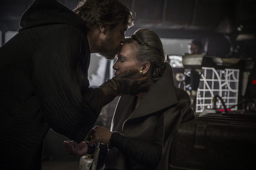 luke y leia en star wars the last jedi.jpg
