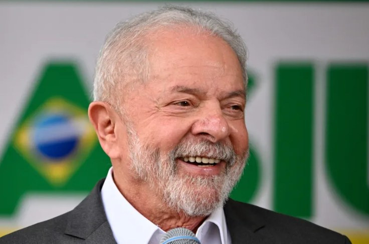 Lula acaba com a "taxa das blusinhas", zera imposto de remédios e defende consumo da classe média