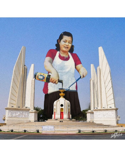 LuckyLeg Street Art Thailand 69a81b6ecc830 700 bordered.jpg