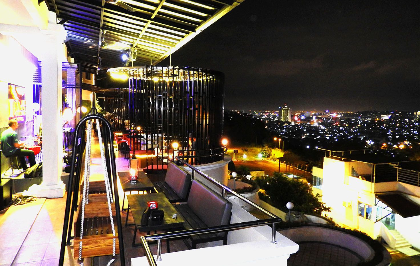 d'Nest Bar & Grill