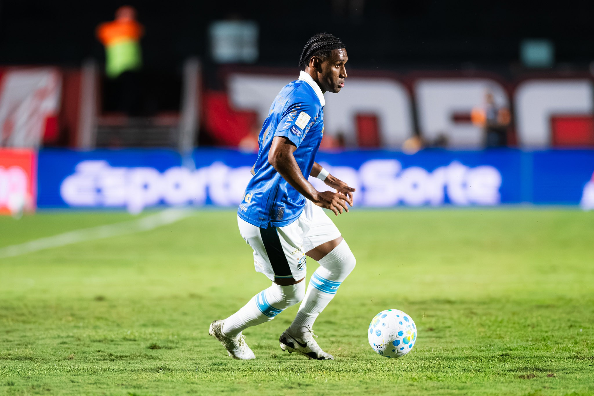 Em duelo crucial, Grêmio enfrenta desfalques e reavaliará Jovane Cabral contra o Vasco