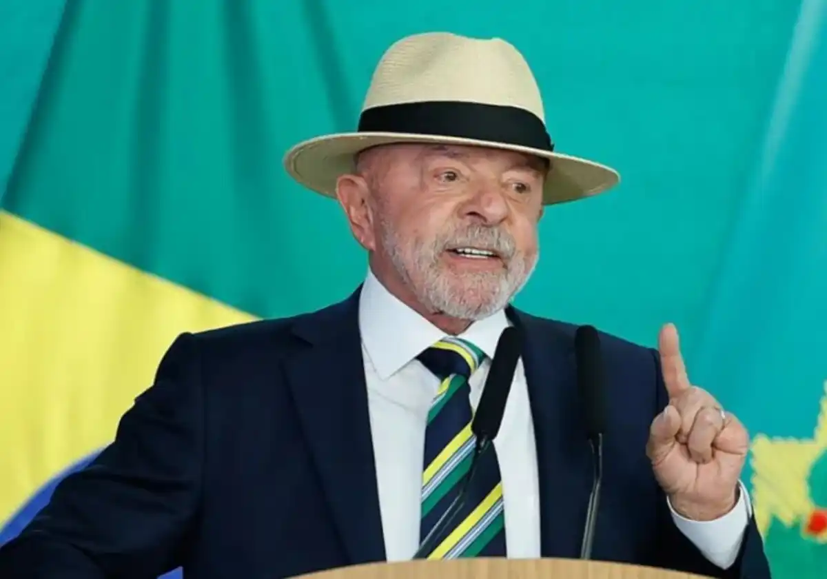 AGU entra em ação, exige direito de resposta à Veja e rebate reportagem sobre banqueiro e filme de Lula