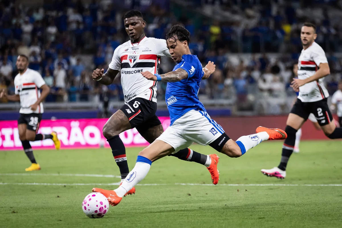 Cruzeiro reencontra a liderança com vitória sobre o São Paulo e desponta no returno do Brasileirão