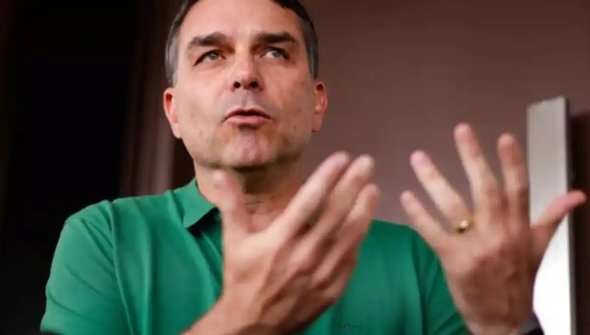 Escândalo do INSS: PT cobra que Flávio Bolsonaro apresente extratos de conta ligada a esquema bilionário