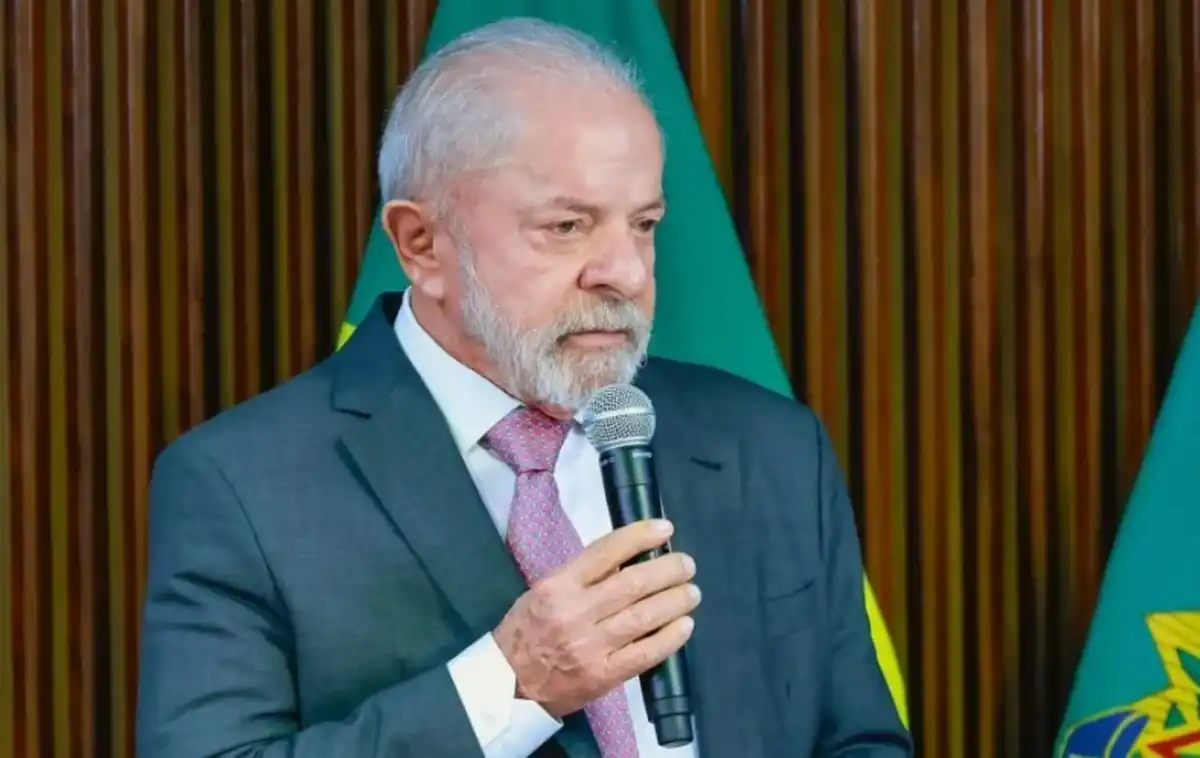 Governo Lula reage com firmeza à crise ambiental no Amazonas e envia brigadistas e aeronaves para debelar incêndios