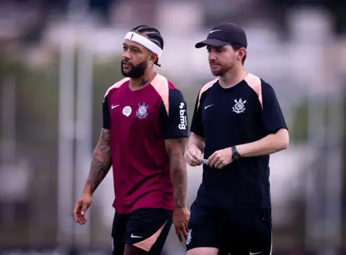 Corinthians luta contra desfalques e série negativa em clássico decisivo