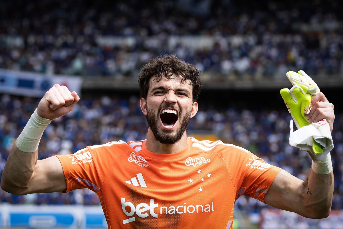 Nova geração celeste brilha e compromissos internacionais acendem alerta no Cruzeiro