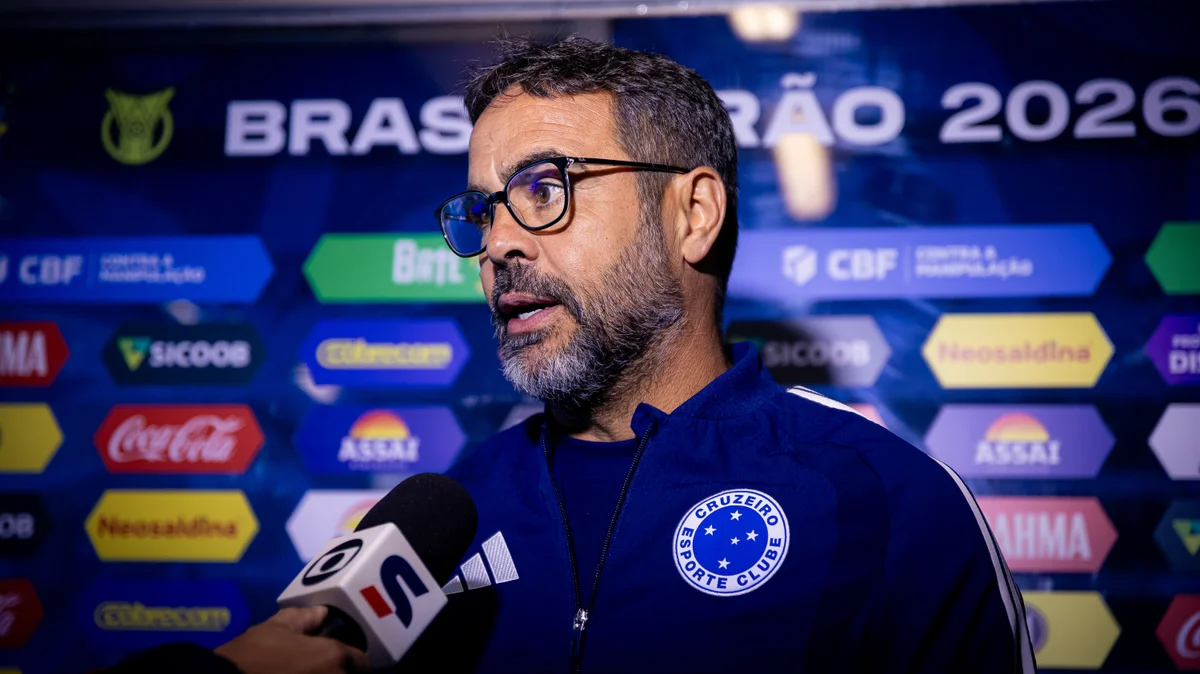 Artur Jorge defende redução de estrangeiros e projeta valorização da base no Cruzeiro até 2027
