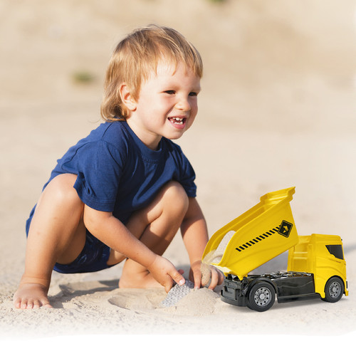 587 588criança com brinquedo.1