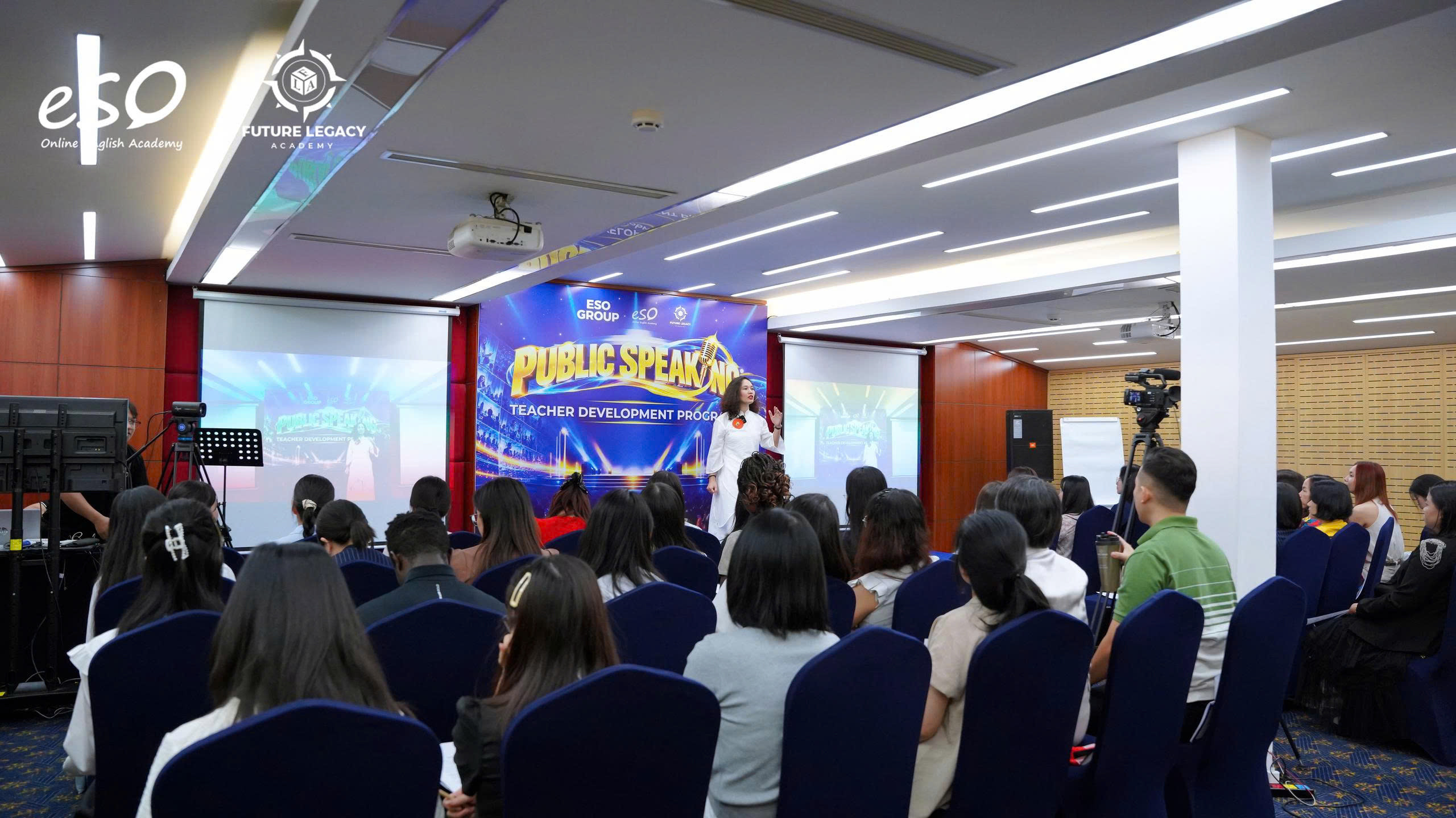 Ms. Dung Le facilitating a Public Speaking Teacher class