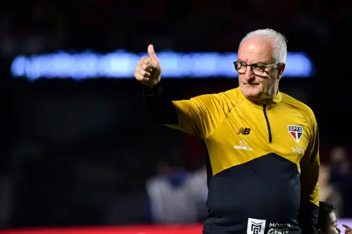 Dorival Júnior aposta na base do São Paulo para moldar elenco